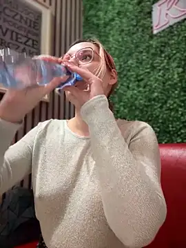 Snapshot of The_Snowwhitee chatting on 18, 3, 2025 The Snowwhitee online show from 18, 3, 2025