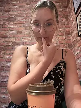 Snapshot of The_Snowwhitee chatting on 14, 9, 2025 The Snowwhitee online show from 14, 9, 2025