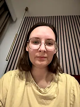 Snapshot of The_Snowwhitee chatting on 12, 11, 2025 The Snowwhitee online show from 12, 11, 2025