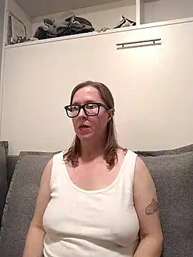 Snapshot of SweetandNaughty1 chatting on 3, 12, 2025 SweetandNaughty1 online show from 3, 12, 2025