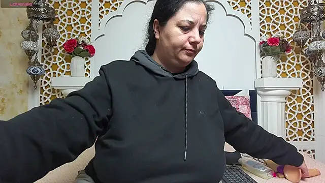 AleshaArabian online show from 5, 3, 2025