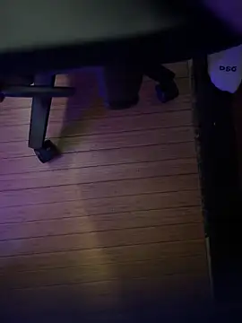 Snapshot of JohnnyBigShot chatting on 6, 11, 2025 JohnnyBigShot online show from 6, 11, 2025