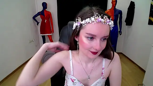 Snapshot of CloudGrace chatting on 4, 2, 2025 CloudGrace online show from 4, 2, 2025