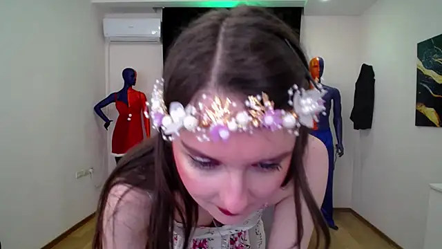 Snapshot of CloudGrace chatting on 4, 2, 2025 CloudGrace online show from 4, 2, 2025