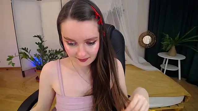 Snapshot of CloudGrace chatting on 5, 2, 2025 CloudGrace online show from 5, 2, 2025