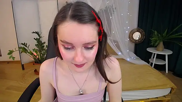 Snapshot of CloudGrace chatting on 5, 2, 2025 CloudGrace online show from 5, 2, 2025