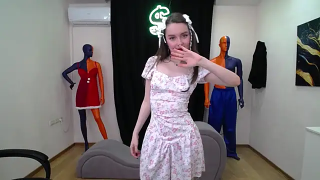 Snapshot of CloudGrace chatting on 8, 2, 2025 CloudGrace online show from 8, 2, 2025