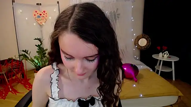 Snapshot of CloudGrace chatting on 15, 2, 2025 CloudGrace online show from 15, 2, 2025