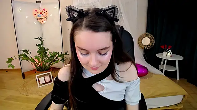 Snapshot of CloudGrace chatting on 16, 2, 2025 CloudGrace online show from 16, 2, 2025