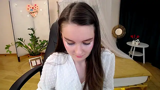 Snapshot of CloudGrace chatting on 16, 2, 2025 CloudGrace online show from 16, 2, 2025