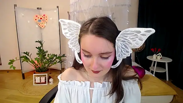 Snapshot of CloudGrace chatting on 19, 2, 2025 CloudGrace online show from 19, 2, 2025