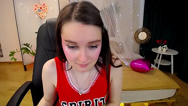 Snapshot of CloudGrace chatting on 19, 2, 2025 CloudGrace online show from 19, 2, 2025