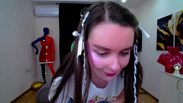 Snapshot of CloudGrace chatting on 20, 2, 2025 CloudGrace online show from 20, 2, 2025