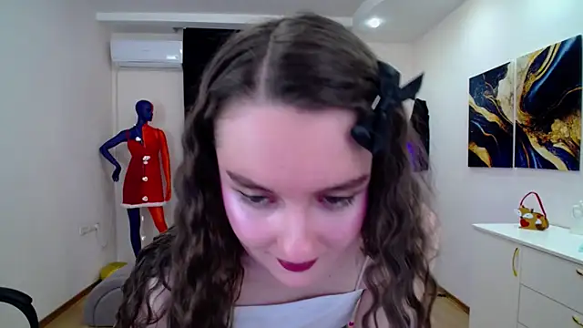 Snapshot of CloudGrace chatting on 23, 2, 2025 CloudGrace online show from 23, 2, 2025