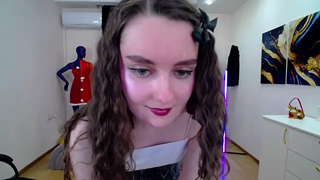 Snapshot of CloudGrace chatting on 24, 2, 2025 CloudGrace online show from 24, 2, 2025