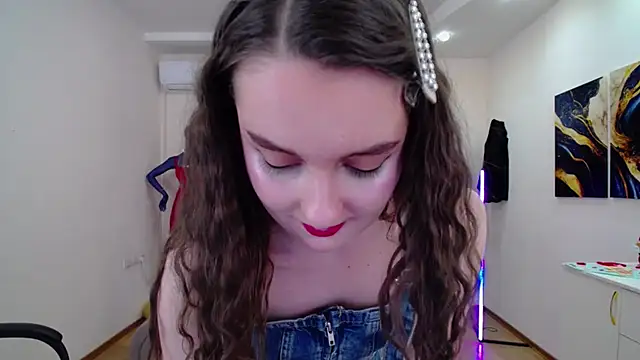 Snapshot of CloudGrace chatting on 25, 2, 2025 CloudGrace online show from 25, 2, 2025