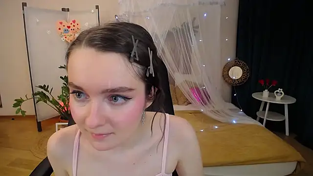 Snapshot of CloudGrace chatting on 26, 2, 2025 CloudGrace online show from 26, 2, 2025