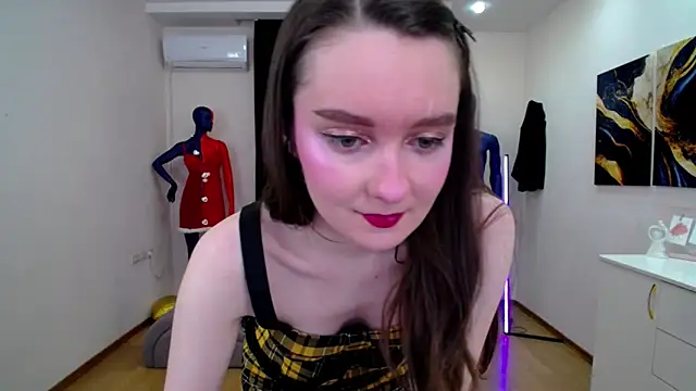 Snapshot of CloudGrace chatting on 4, 3, 2025 CloudGrace online show from 4, 3, 2025