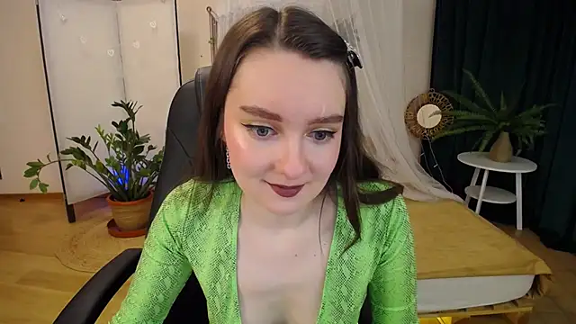 Snapshot of CloudGrace chatting on 8, 3, 2025 CloudGrace online show from 8, 3, 2025