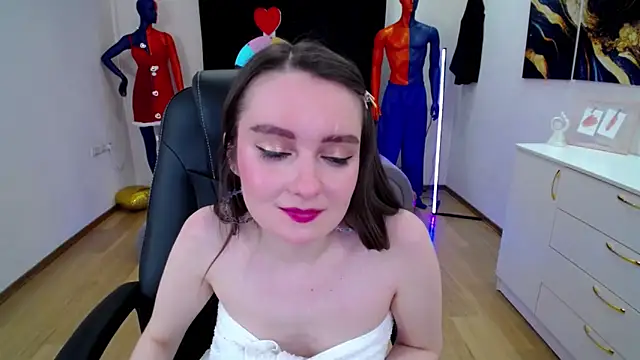 Snapshot of CloudGrace chatting on 9, 3, 2025 CloudGrace online show from 9, 3, 2025