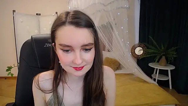 Snapshot of CloudGrace chatting on 11, 3, 2025 CloudGrace online show from 11, 3, 2025