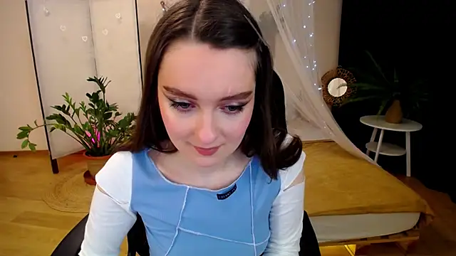 Snapshot of CloudGrace chatting on 13, 3, 2025 CloudGrace online show from 13, 3, 2025