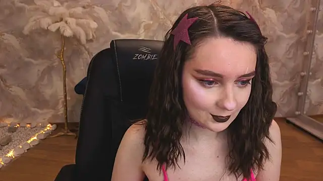 Snapshot of CloudGrace chatting on 3, 10, 2025 CloudGrace online show from 3, 10, 2025