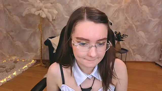 Snapshot of CloudGrace chatting on 22, 10, 2025 CloudGrace online show from 22, 10, 2025