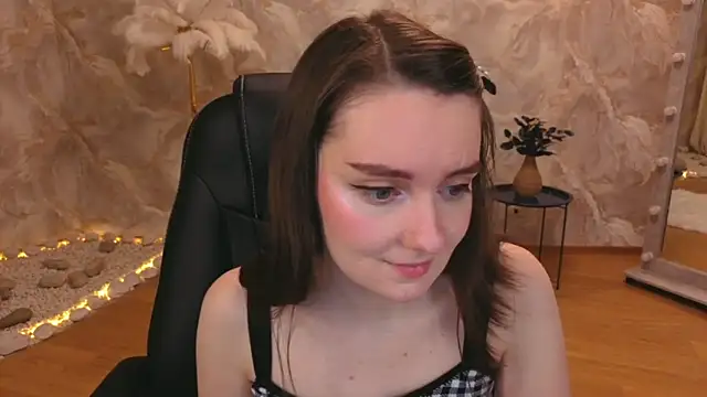 Snapshot of CloudGrace chatting on 24, 11, 2025 CloudGrace online show from 24, 11, 2025