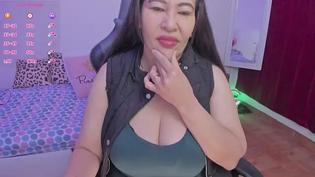 esmeralda milf online show from 6, 10, 2025