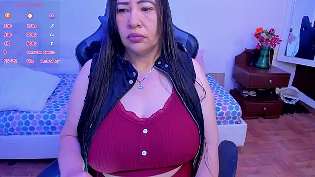 esmeralda milf online show from 17, 10, 2025