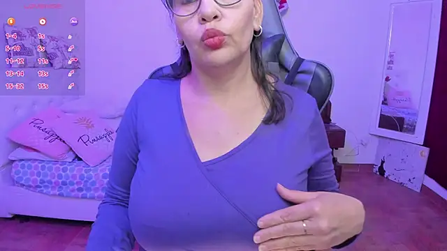 esmeralda milf online show from 14, 4, 2026