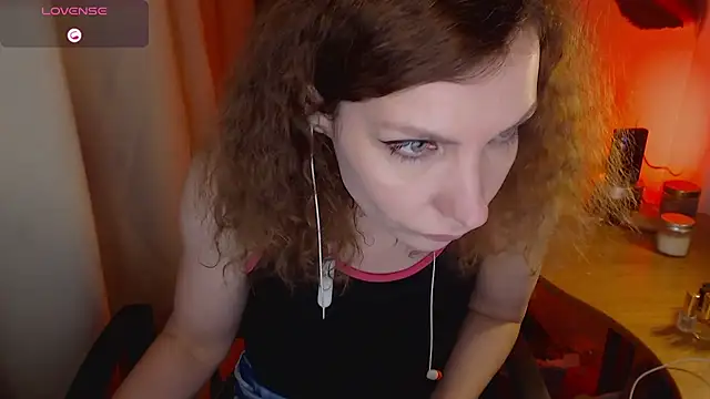 Snapshot of JohansonKatie chatting on 6, 2, 2025 JohansonKatie online show from 6, 2, 2025