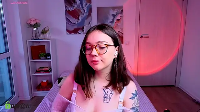 Snapshot of MilenaSaint chatting on 28, 9, 2025 MilenaSaint online show from 28, 9, 2025