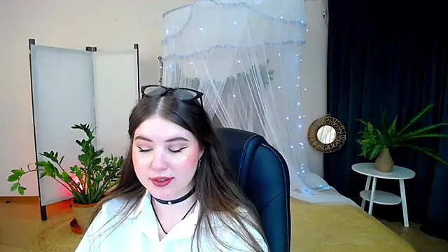 Snapshot of NicoleFoxery chatting on 7, 2, 2025 NicoleFoxery online show from 7, 2, 2025