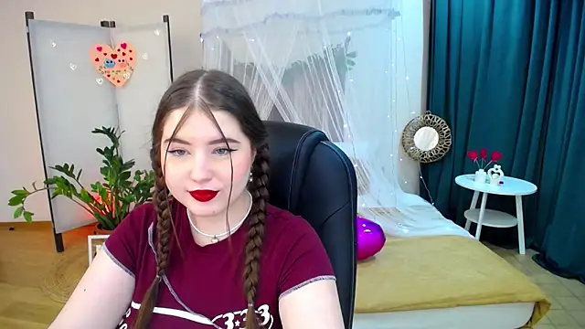 Snapshot of NicoleFoxery chatting on 19, 2, 2025 NicoleFoxery online show from 19, 2, 2025