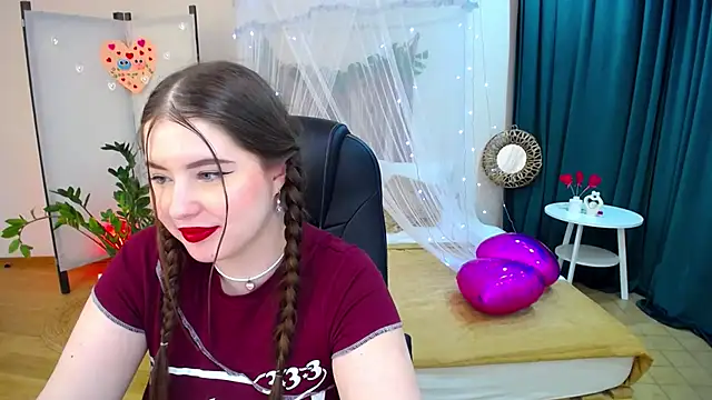 Snapshot of NicoleFoxery chatting on 19, 2, 2025 NicoleFoxery online show from 19, 2, 2025