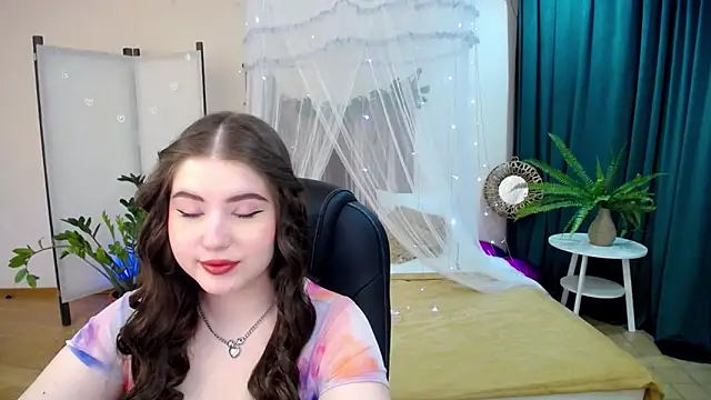 Snapshot of NicoleFoxery chatting on 4, 3, 2025 NicoleFoxery online show from 4, 3, 2025