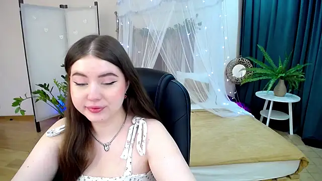 Snapshot of NicoleFoxery chatting on 6, 3, 2025 NicoleFoxery online show from 6, 3, 2025