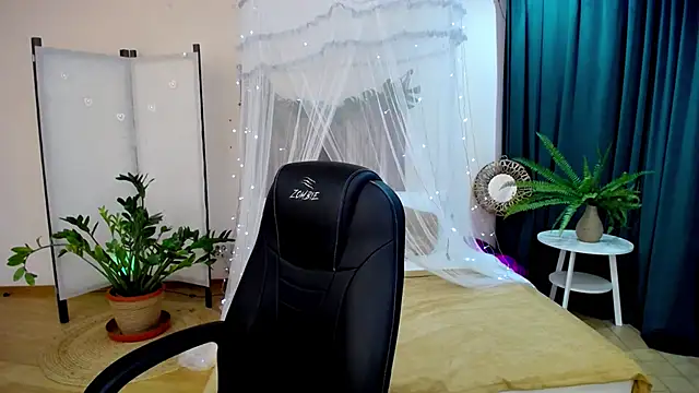 Snapshot of NicoleFoxery chatting on 6, 3, 2025 NicoleFoxery online show from 6, 3, 2025