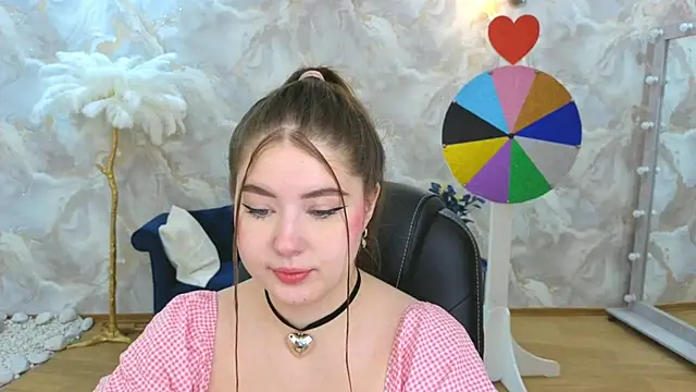 Snapshot of NicoleFoxery chatting on 5, 10, 2025 NicoleFoxery online show from 5, 10, 2025