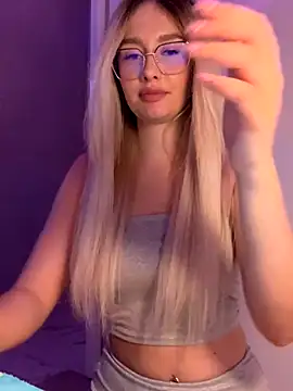 Snapshot of mollyxxx chatting on 24, 10, 2025 mollyxxx online show from 24, 10, 2025