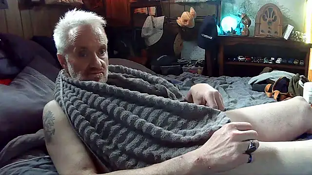 Snapshot of Makowboy chatting on 6, 3, 2026 Makowboy online show from 6, 3, 2026