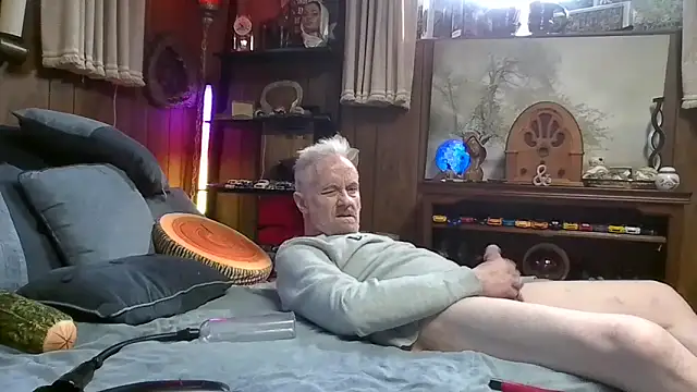 Snapshot of Makowboy chatting on 4, 4, 2026 Makowboy online show from 4, 4, 2026