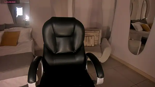 Snapshot of MiaRoberts1 chatting on 22, 10, 2025 MiaRoberts1 online show from 22, 10, 2025