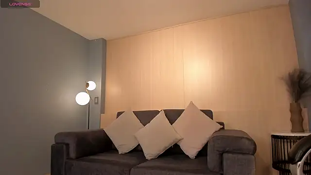 Snapshot of MiaRoberts1 chatting on 13, 11, 2025 MiaRoberts1 online show from 13, 11, 2025