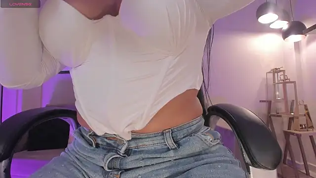 Snapshot of MiaRoberts1 chatting on 2, 3, 2026 MiaRoberts1 online show from 2, 3, 2026