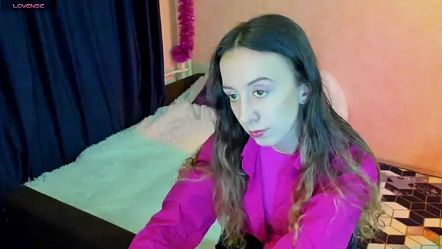 CurlySteph online show from 7, 12, 2024