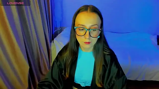 CurlySteph online show from 4, 3, 2026