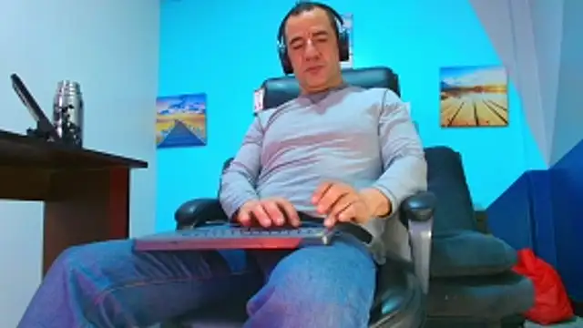 Snapshot of juanses_n_toro chatting on 14, 11, 2025 juanses n toro online show from 14, 11, 2025